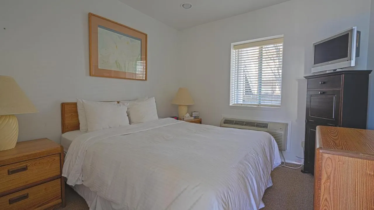Sea Crest Resort 3*