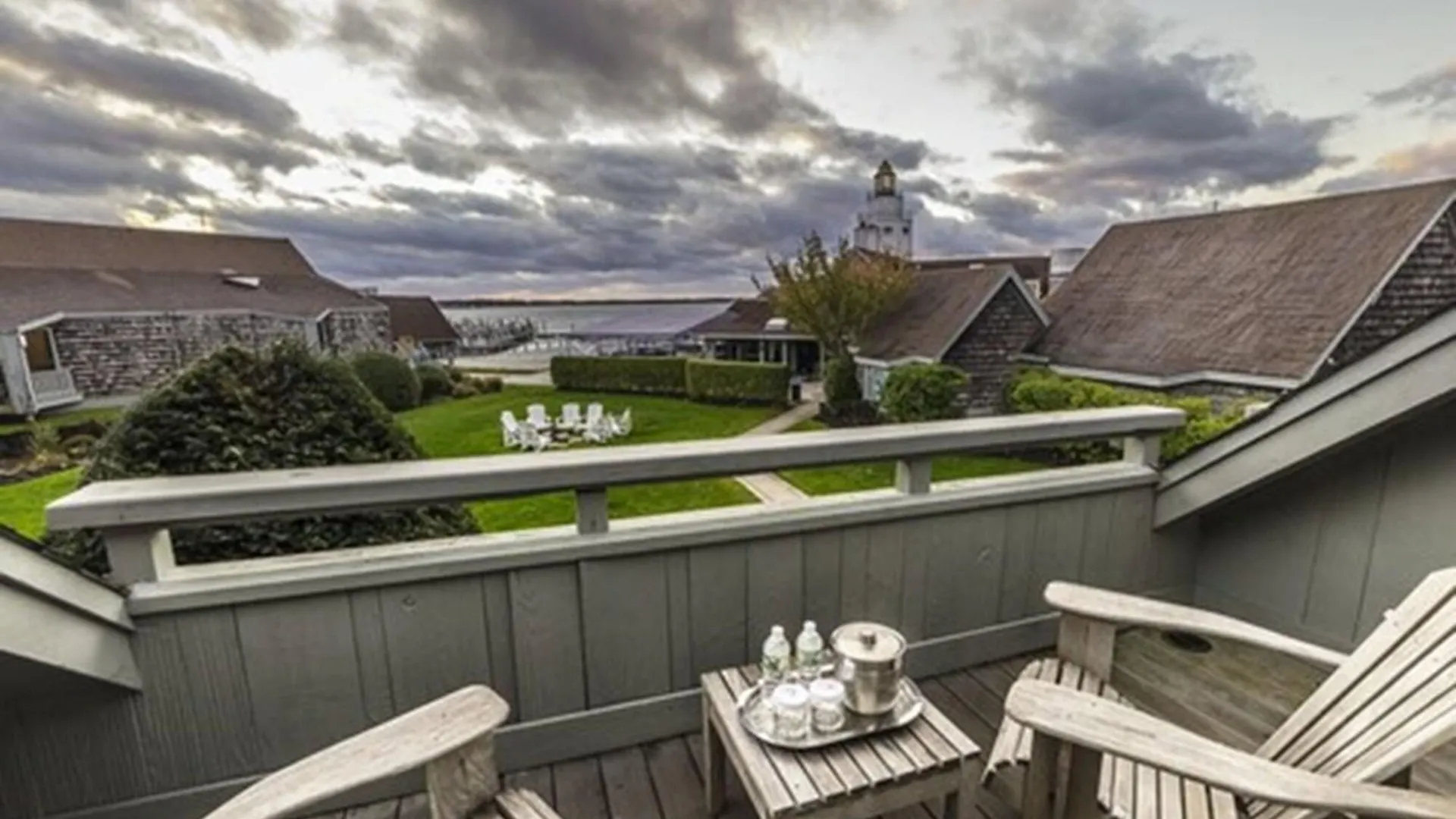 Yacht Club 4*