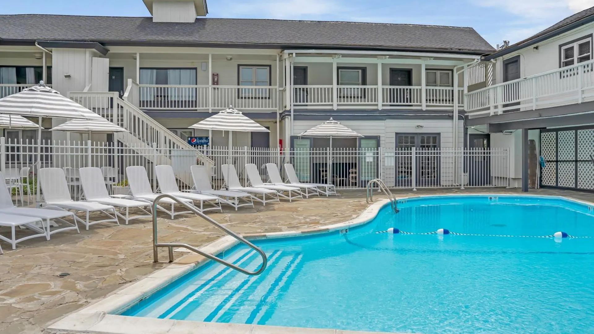 A Wave - Hotel