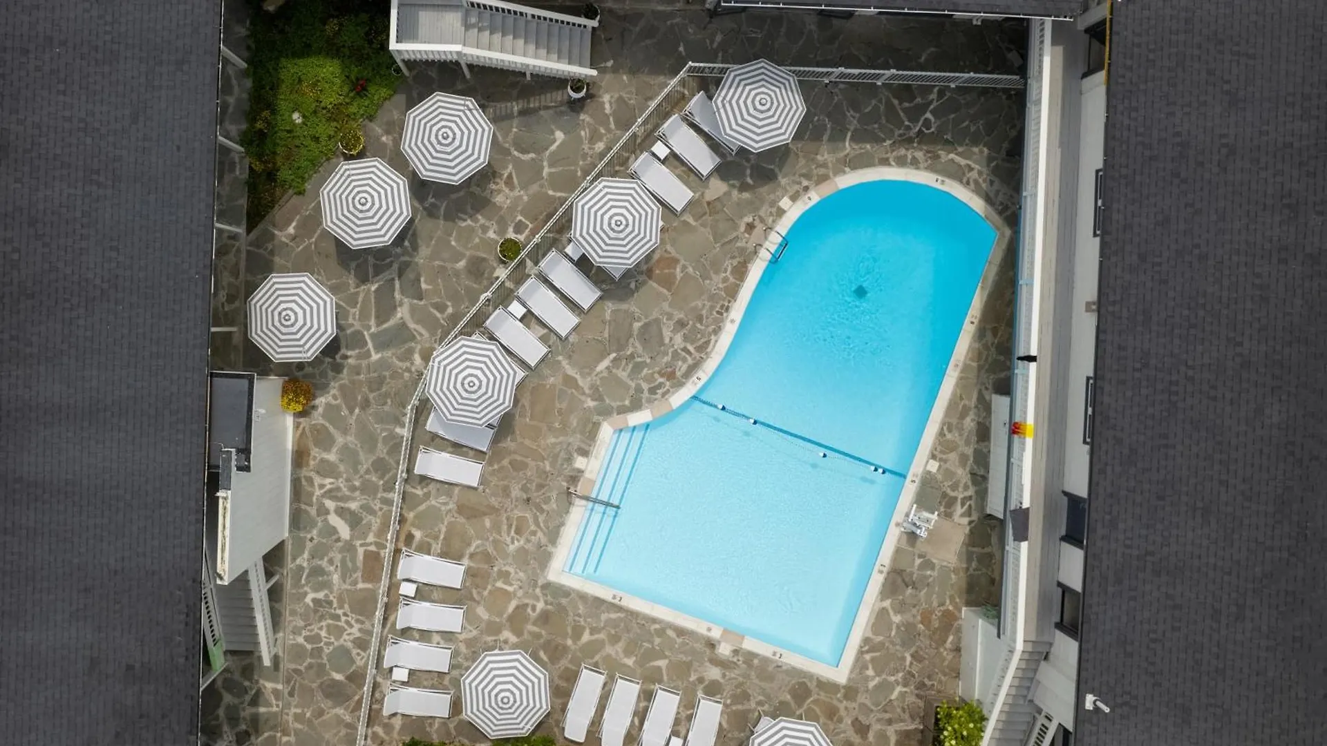 A Wave - Hotel Montauk