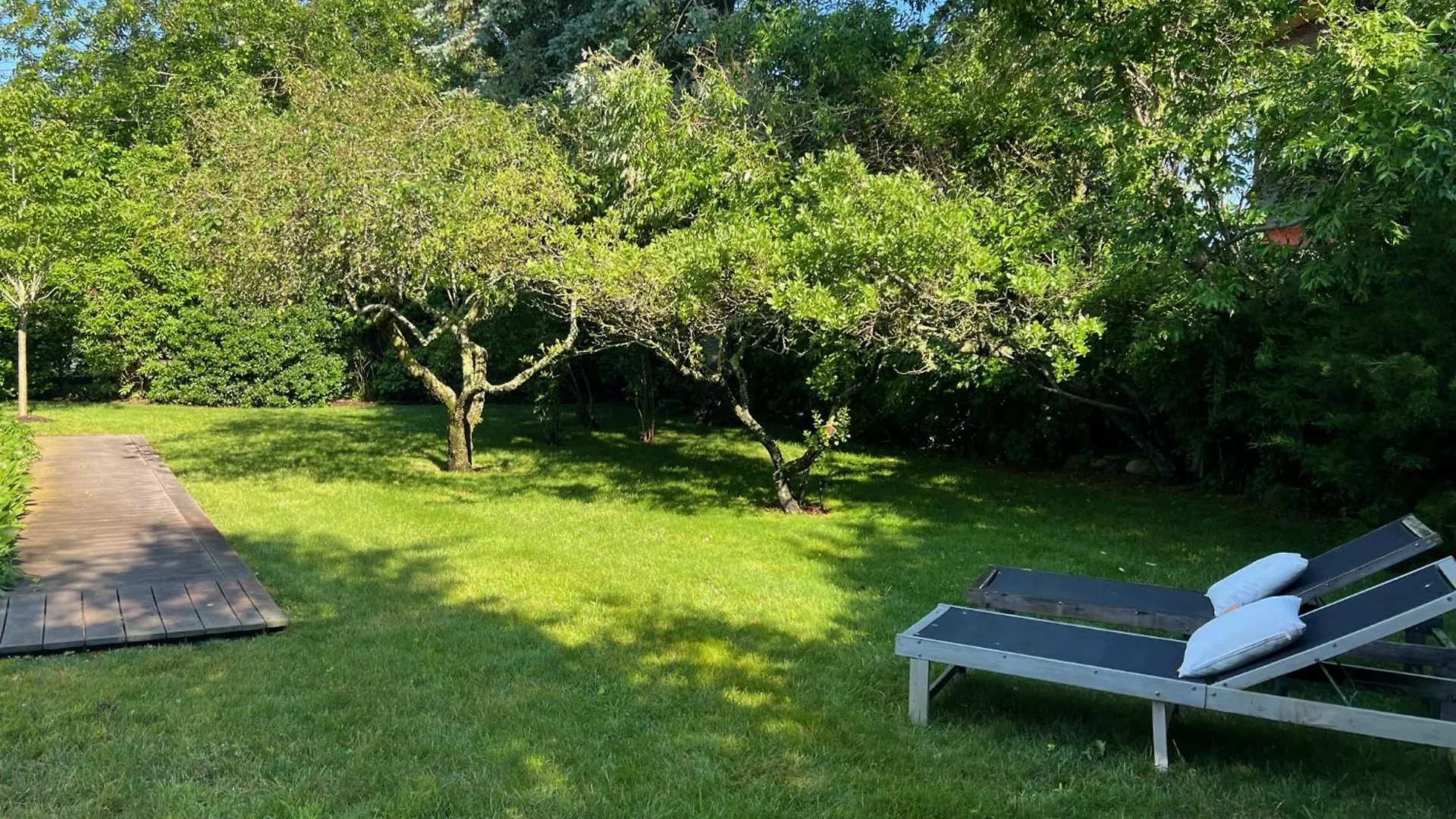 Walk To - Bright, Pond-facing 2br Leisurama Holiday home *