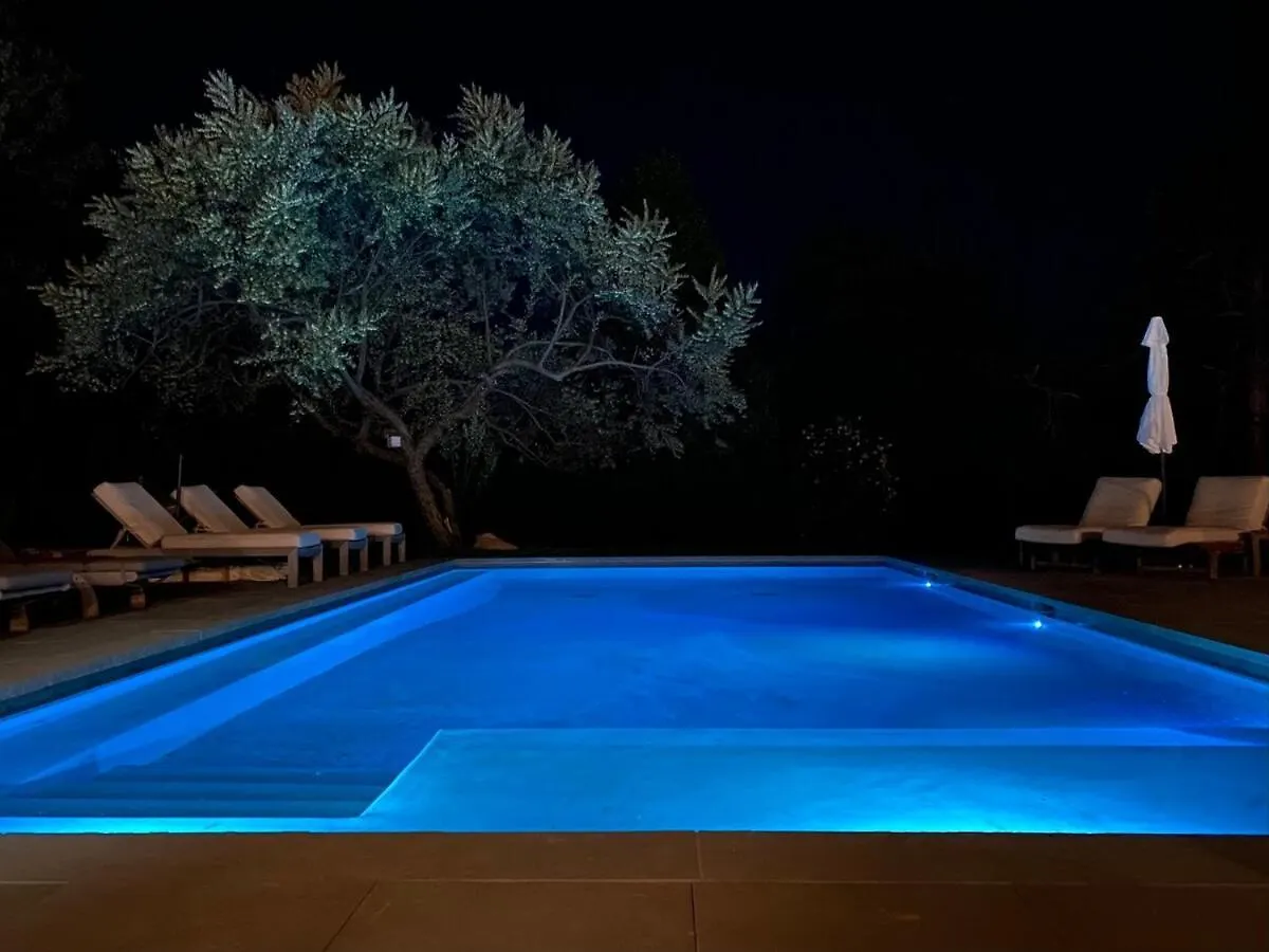 Holiday home Hilltop Haven In W Pool, Family Friendly