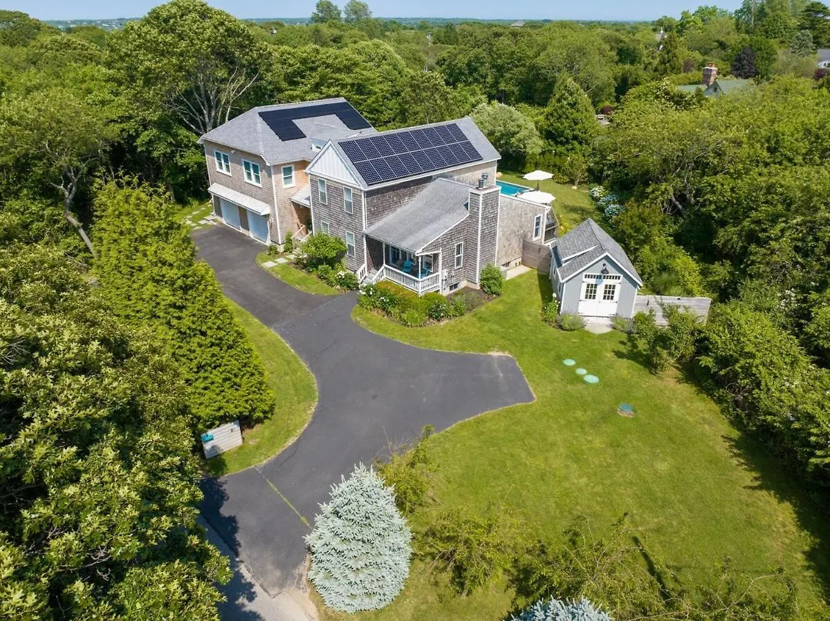 Hilltop Haven In W Pool, Family Friendly Holiday home Montauk