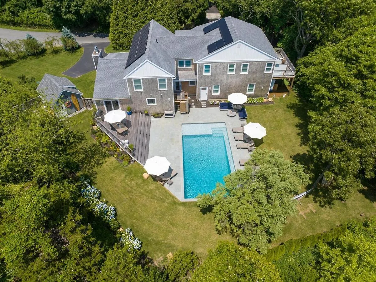 Hilltop Haven In W Pool, Family Friendly Holiday home Montauk