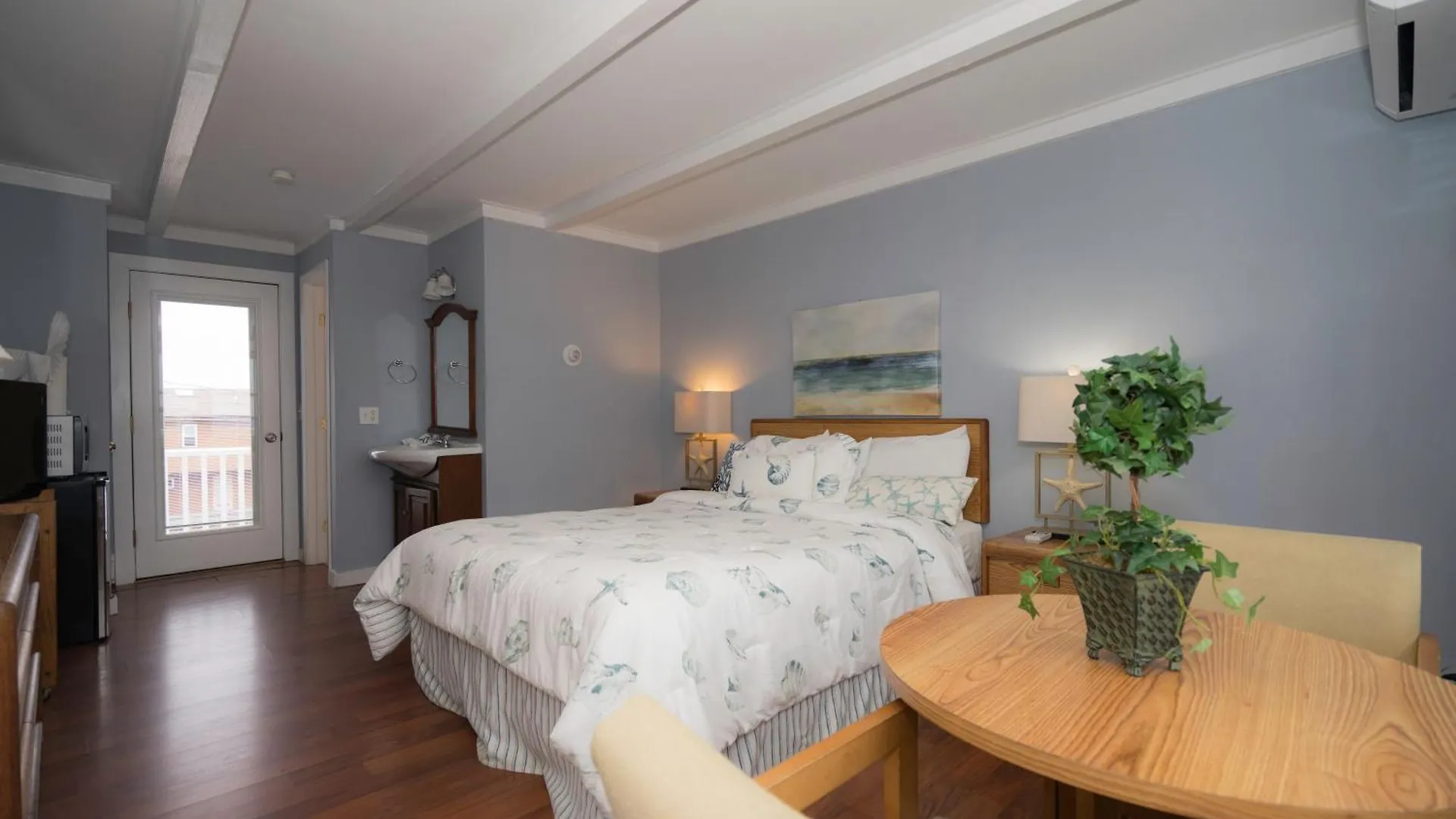 The Soundview Hotel Montauk
