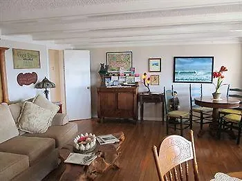 Sunrise Bed & Breakfast 4*