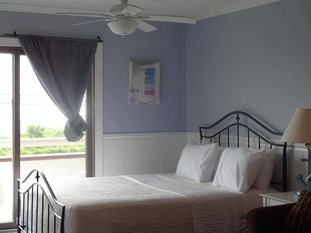 Beachcomber At Hotel 3*