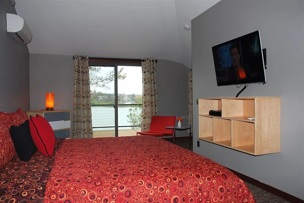 Stone Lion 5* Montauk