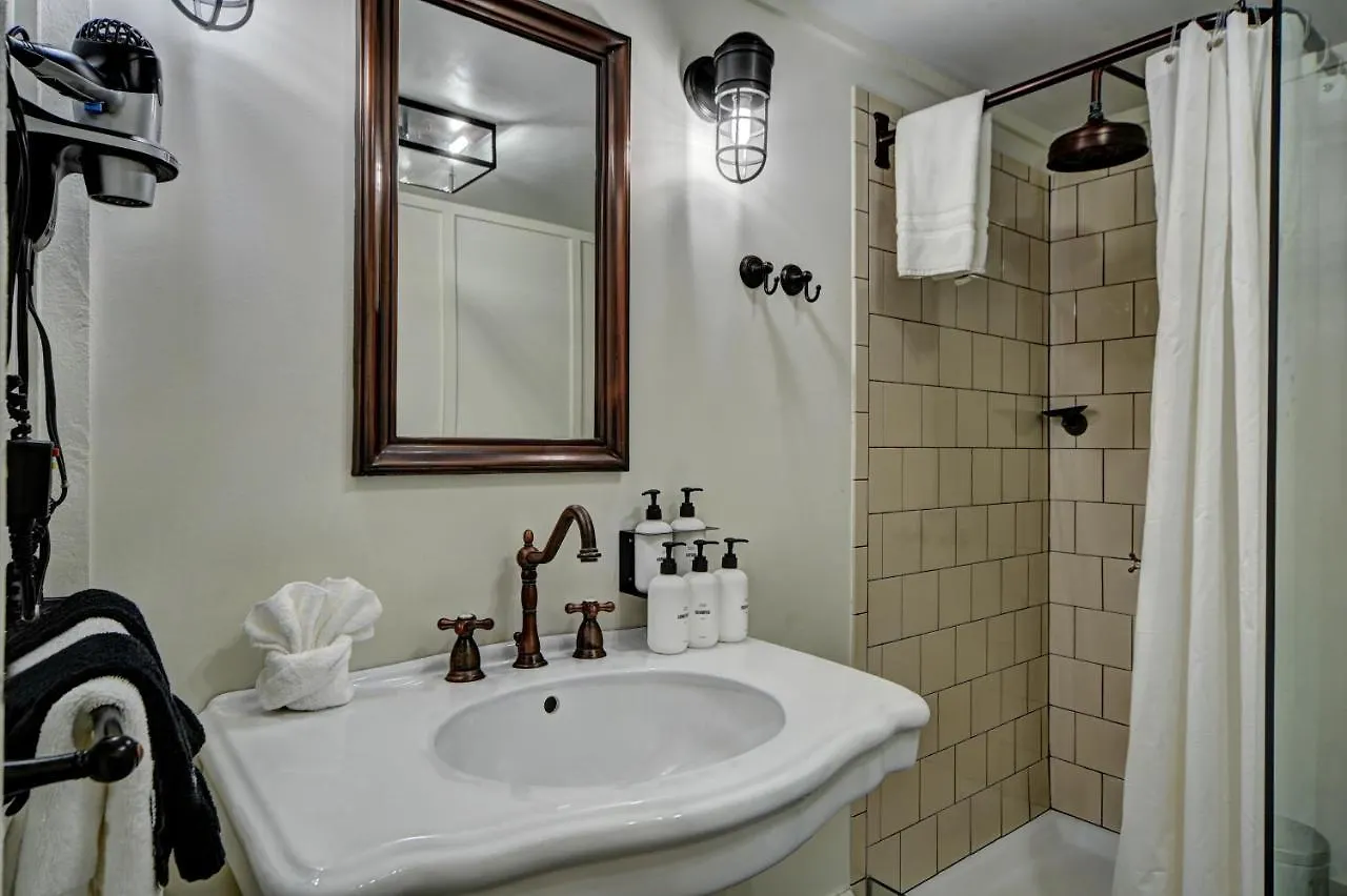 The Beach House Hotel 5*
