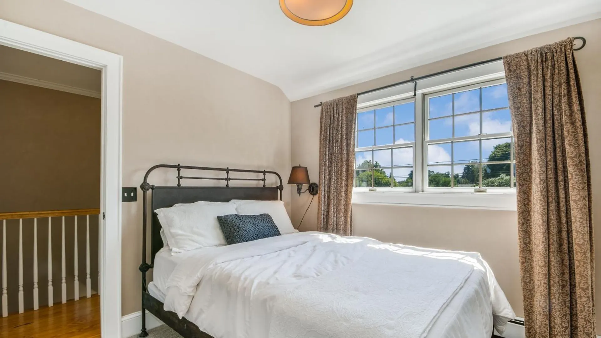 4br 3ba Hot Tub Media Weekly Rates * Montauk