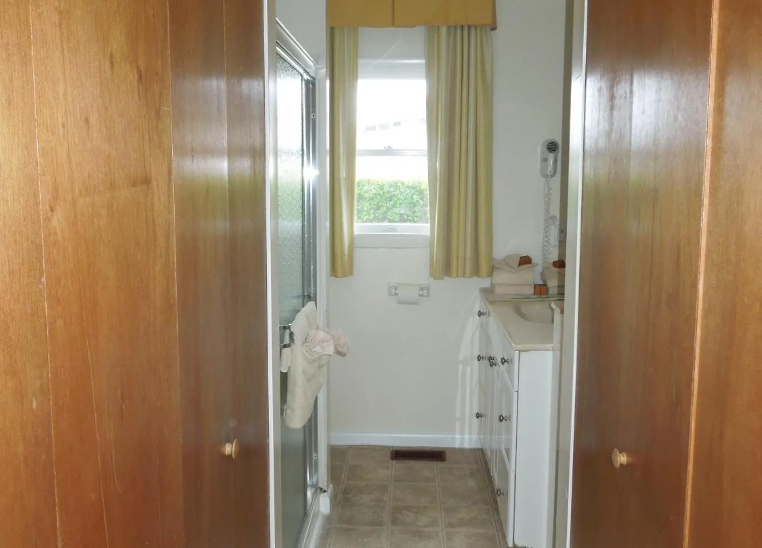 Aparthotel & Captain's Quarters