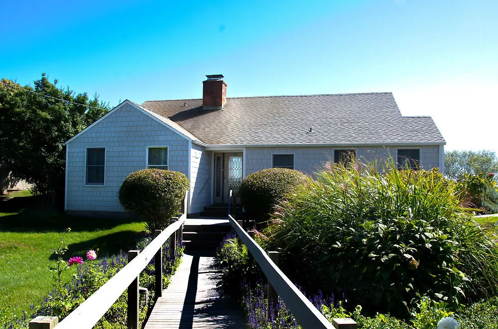 Gurney's & Seawater Feriested Montauk